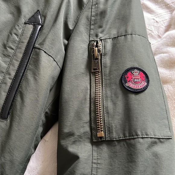 Pendleton women’s olive green puffer with detachable fur hood. Size S - Picture 5 of 6